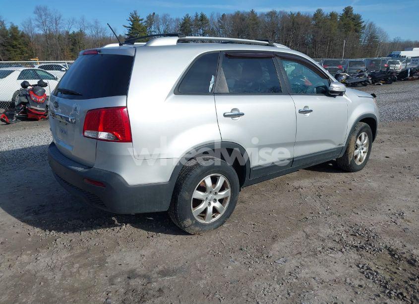 Photo 4 of 2012 Kia Sorento LX (VIN 5XYKTCA68CG210509)