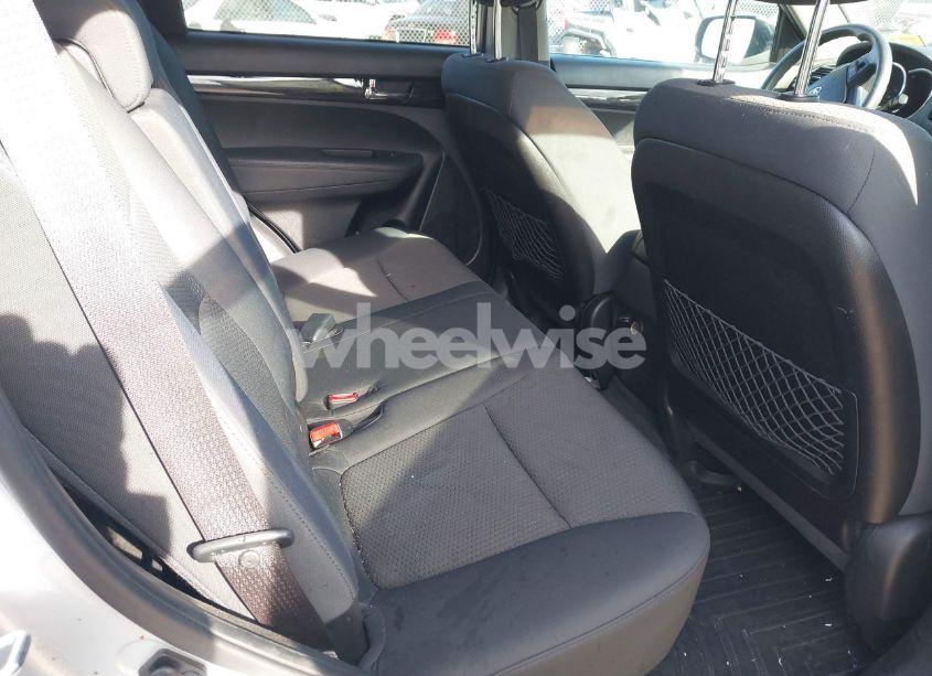 Photo 8 of 2012 Kia Sorento LX (VIN 5XYKTCA68CG210509)