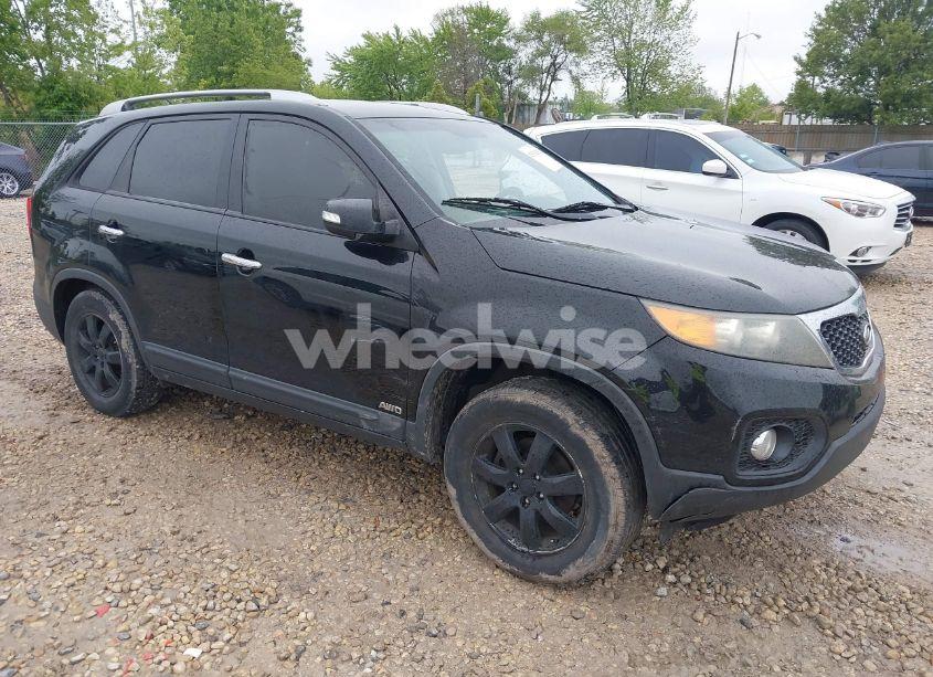2012 Kia Sorento LX (VIN 5XYKTCA68CG224992) main photo