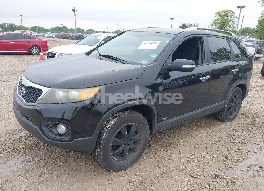 Photo 2 of 2012 Kia Sorento LX (VIN 5XYKTCA68CG224992)