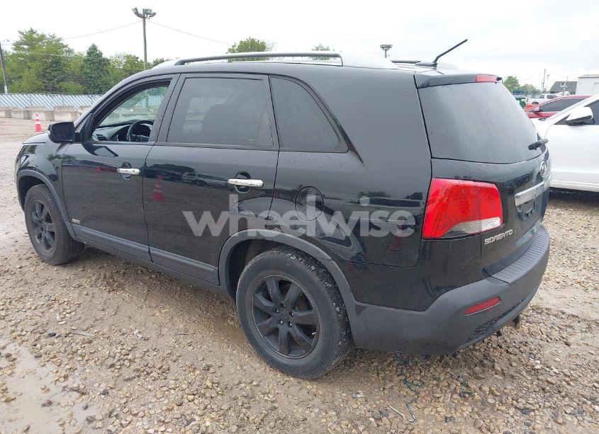 Photo 3 of 2012 Kia Sorento LX (VIN 5XYKTCA68CG224992)