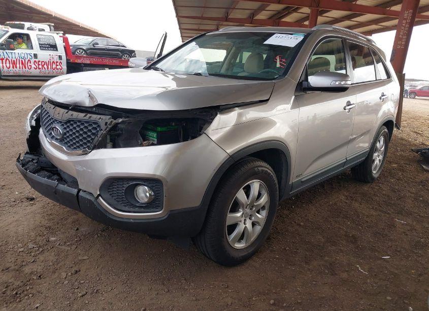 Photo 2 of 2012 Kia Sorento LX (VIN 5XYKTCA68CG278860)