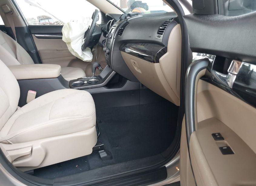 Photo 5 of 2012 Kia Sorento LX (VIN 5XYKTCA68CG278860)