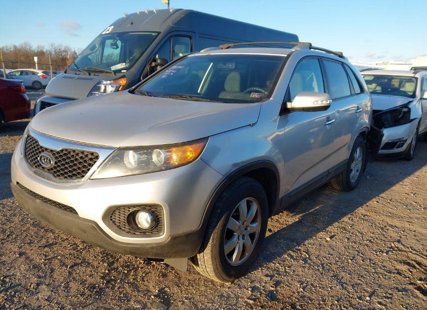 Photo 2 of 2012 Kia Sorento LX (VIN 5XYKTCA68CG309377)