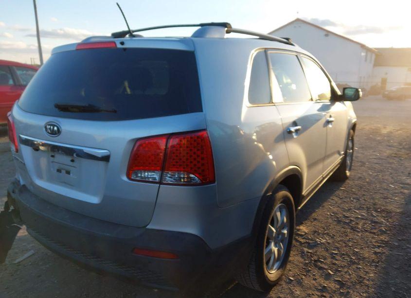 Photo 4 of 2012 Kia Sorento LX (VIN 5XYKTCA68CG309377)