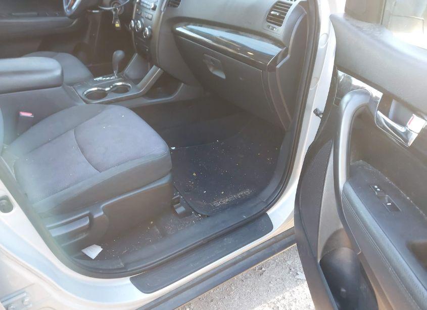 Photo 5 of 2012 Kia Sorento LX (VIN 5XYKTCA68CG309377)