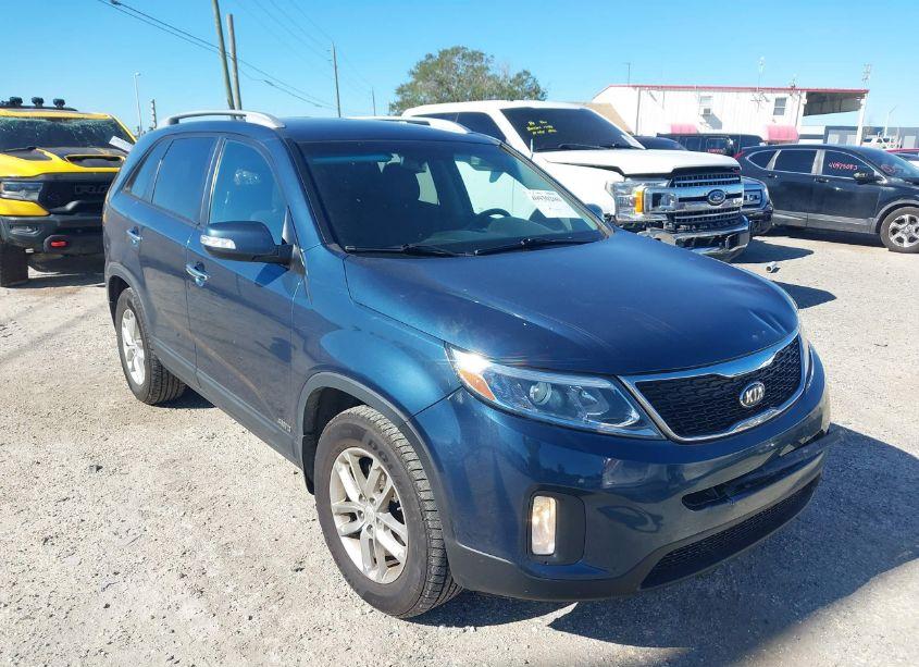 2014 Kia Sorento LX (VIN 5XYKTCA68EG455152) main photo