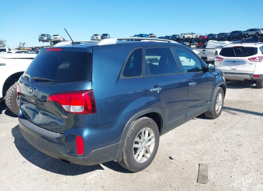 Photo 4 of 2014 Kia Sorento LX (VIN 5XYKTCA68EG455152)