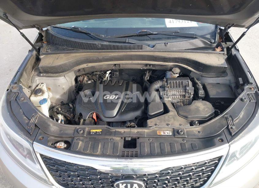 Photo 10 of 2014 Kia Sorento LX (VIN 5XYKTCA68EG501000)
