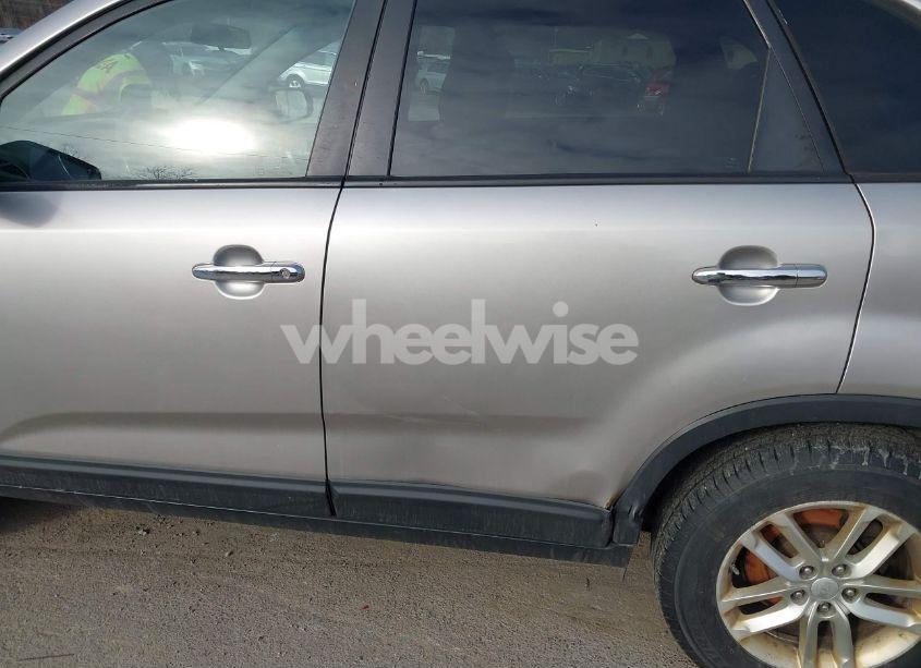 Photo 6 of 2014 Kia Sorento LX (VIN 5XYKTCA68EG501000)