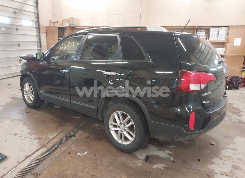 Photo 3 of 2014 Kia Sorento LX (VIN 5XYKTCA68EG508965)