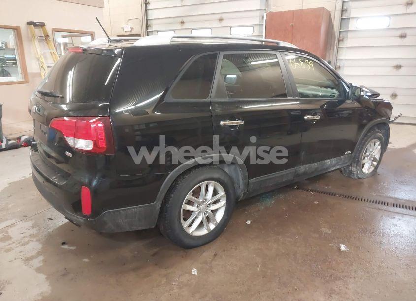 Photo 4 of 2014 Kia Sorento LX (VIN 5XYKTCA68EG508965)