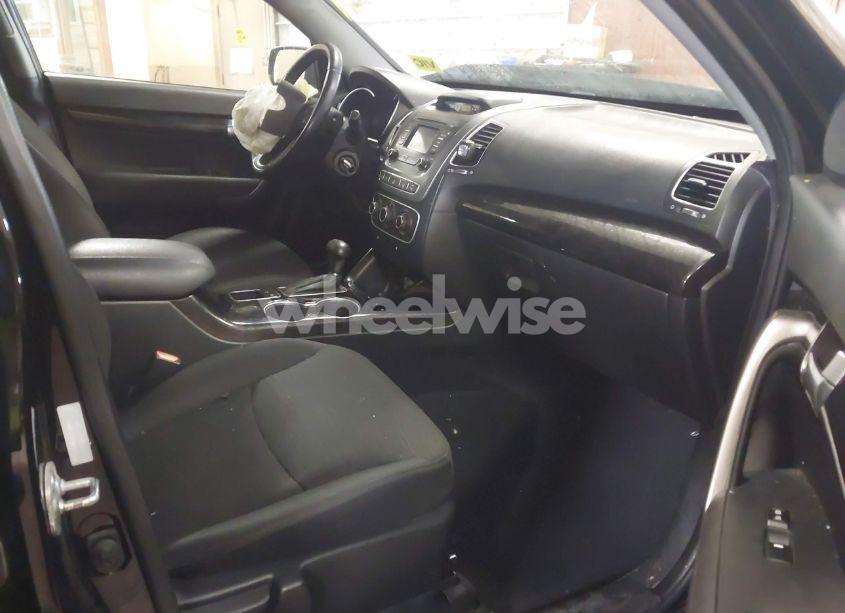 Photo 5 of 2014 Kia Sorento LX (VIN 5XYKTCA68EG508965)