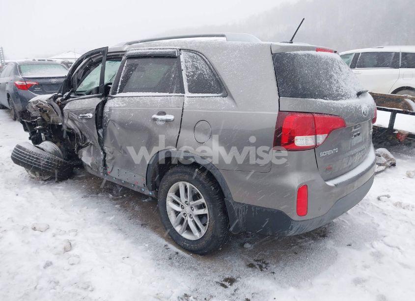 Photo 3 of 2014 Kia Sorento LX (VIN 5XYKTCA68EG521831)