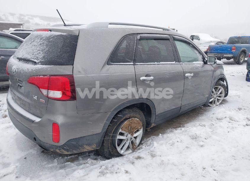 Photo 4 of 2014 Kia Sorento LX (VIN 5XYKTCA68EG521831)