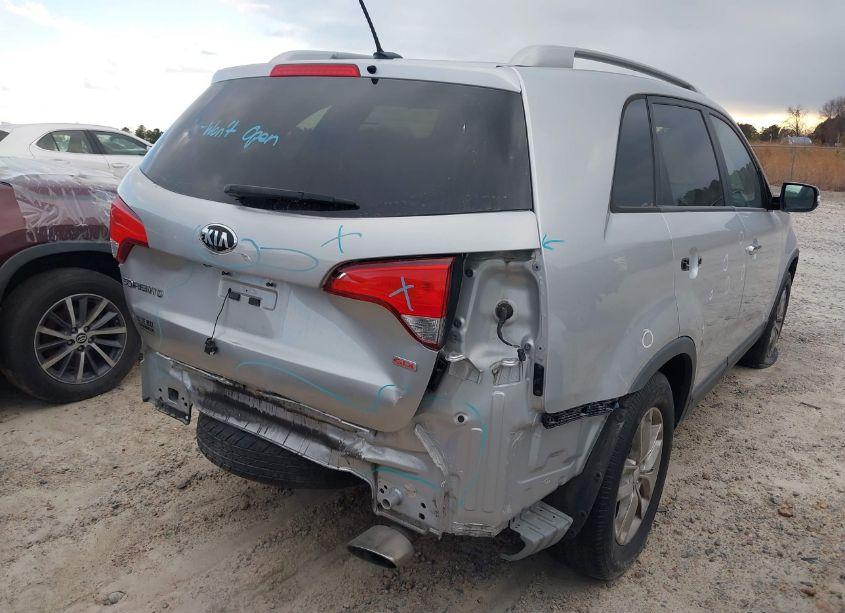 Photo 4 of 2014 Kia Sorento LX (VIN 5XYKTCA68EG523806)