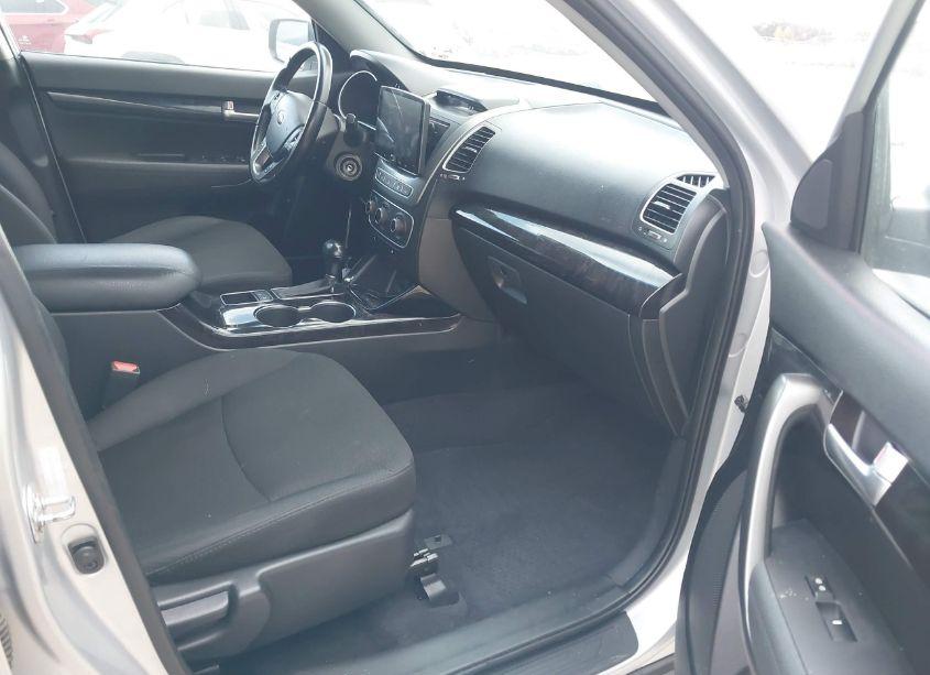 Photo 5 of 2014 Kia Sorento LX (VIN 5XYKTCA68EG523806)