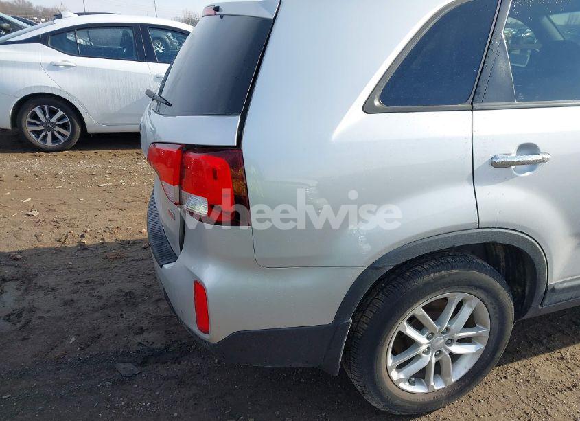 Photo 4 of 2014 Kia Sorento LX (VIN 5XYKTCA68EG531176)