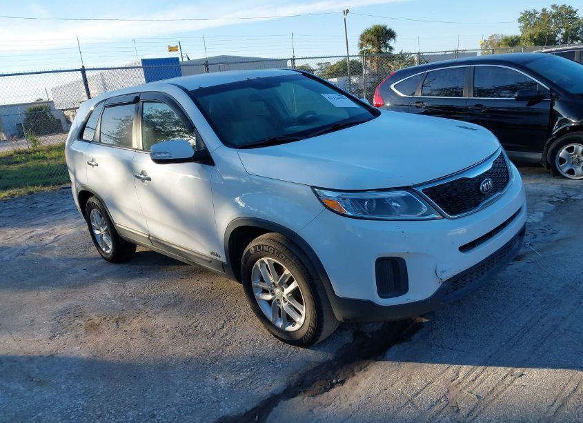 2014 Kia Sorento LX (VIN 5XYKTCA68EG532022) main photo