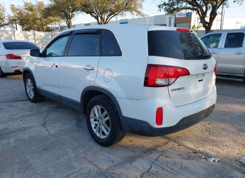 Photo 3 of 2014 Kia Sorento LX (VIN 5XYKTCA68EG532022)