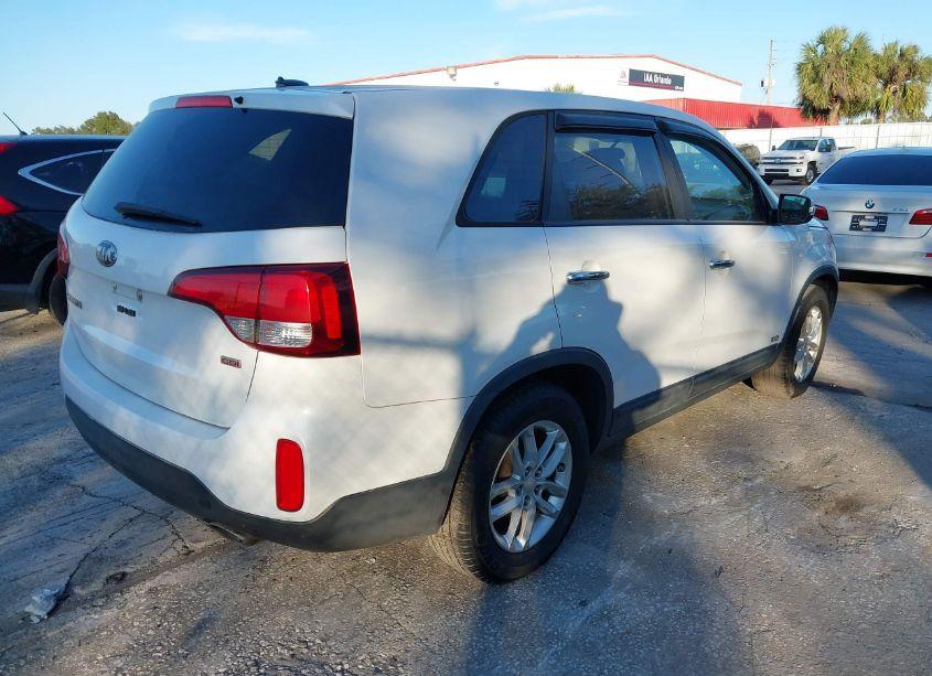 Photo 4 of 2014 Kia Sorento LX (VIN 5XYKTCA68EG532022)