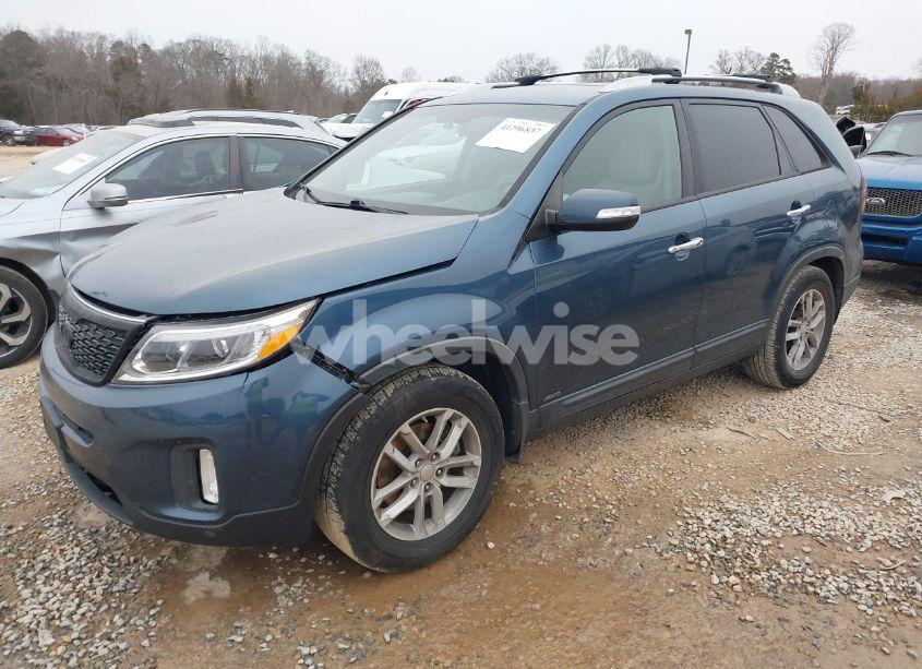 Photo 2 of 2014 Kia Sorento LX (VIN 5XYKTCA68EG546051)