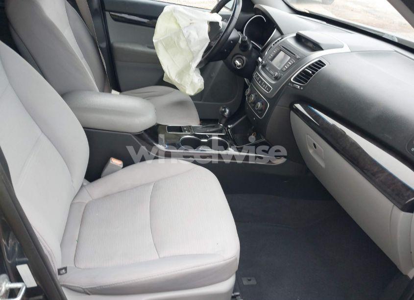 Photo 5 of 2014 Kia Sorento LX (VIN 5XYKTCA68EG546051)