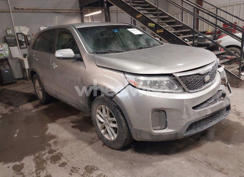 2015 Kia Sorento LX (VIN 5XYKTCA68FG562137) main photo