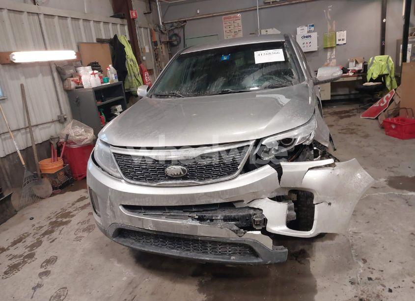 Photo 12 of 2015 Kia Sorento LX (VIN 5XYKTCA68FG562137)