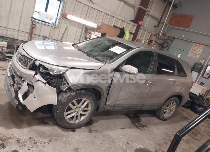 Photo 14 of 2015 Kia Sorento LX (VIN 5XYKTCA68FG562137)