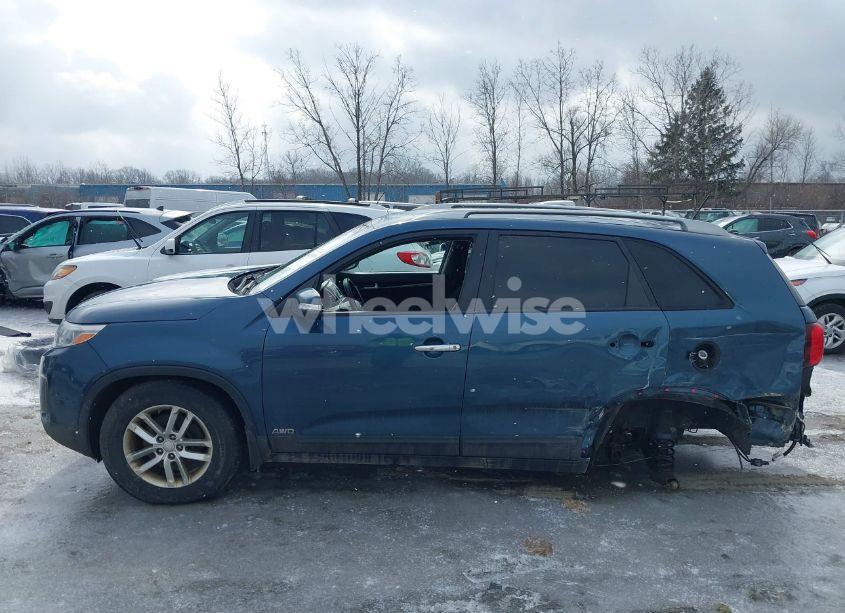 Photo 14 of 2015 Kia Sorento LX (VIN 5XYKTCA68FG596398)