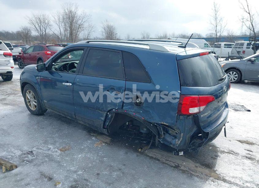 Photo 3 of 2015 Kia Sorento LX (VIN 5XYKTCA68FG596398)