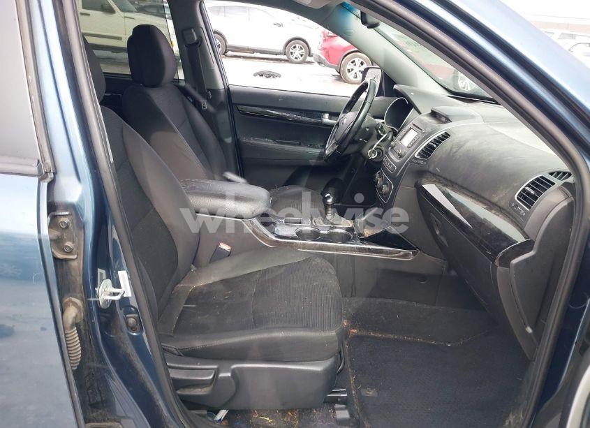 Photo 5 of 2015 Kia Sorento LX (VIN 5XYKTCA68FG596398)