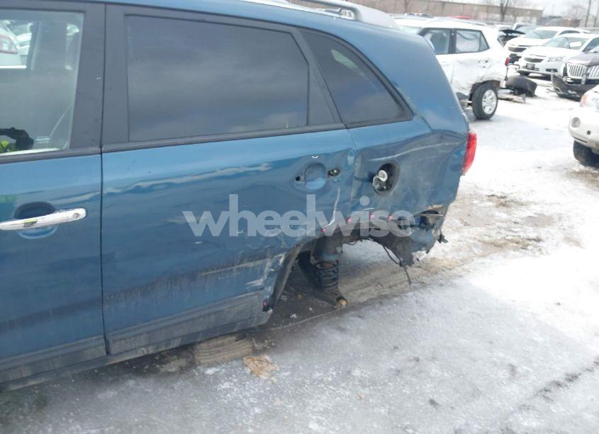 Photo 6 of 2015 Kia Sorento LX (VIN 5XYKTCA68FG596398)