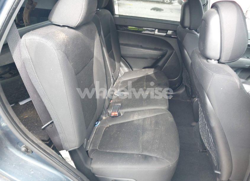 Photo 8 of 2015 Kia Sorento LX (VIN 5XYKTCA68FG596398)