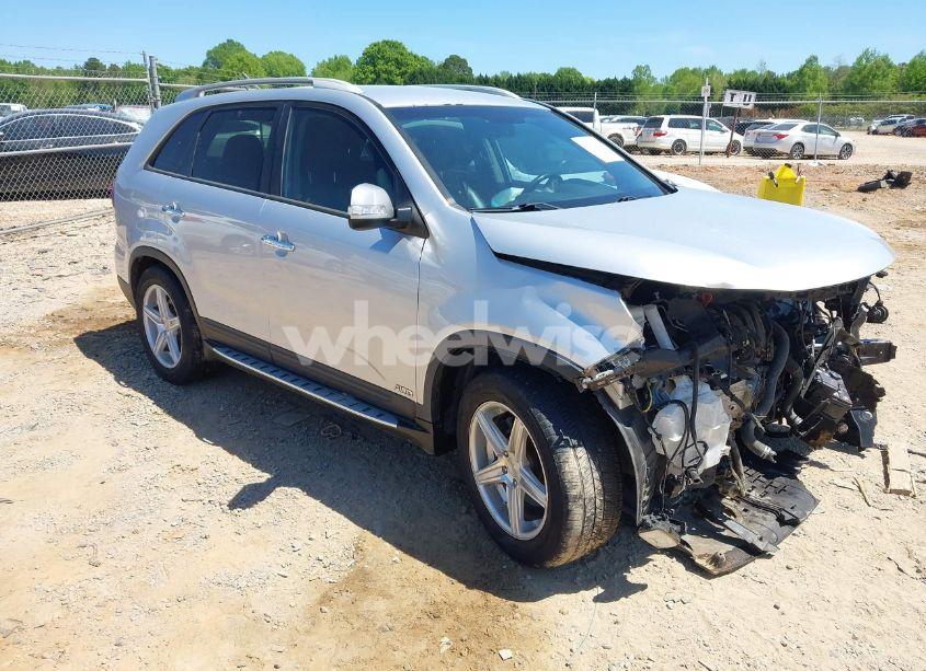 2015 Kia Sorento LX (VIN 5XYKTCA68FG641582) main photo
