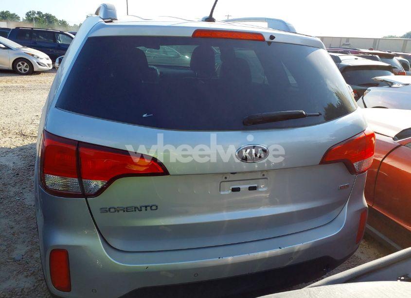 Photo 16 of 2015 Kia Sorento LX (VIN 5XYKTCA68FG641582)