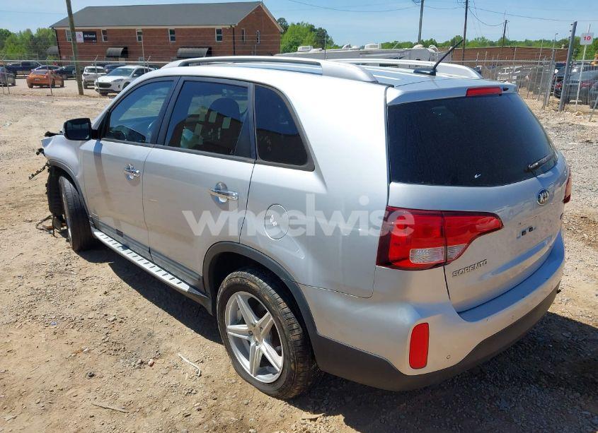 Photo 3 of 2015 Kia Sorento LX (VIN 5XYKTCA68FG641582)