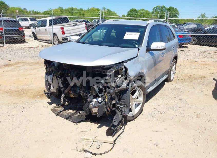 Photo 6 of 2015 Kia Sorento LX (VIN 5XYKTCA68FG641582)