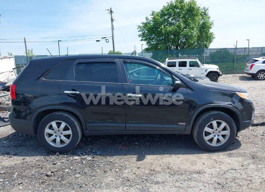 Photo 12 of 2012 Kia Sorento LX (VIN 5XYKTCA69CG214519)