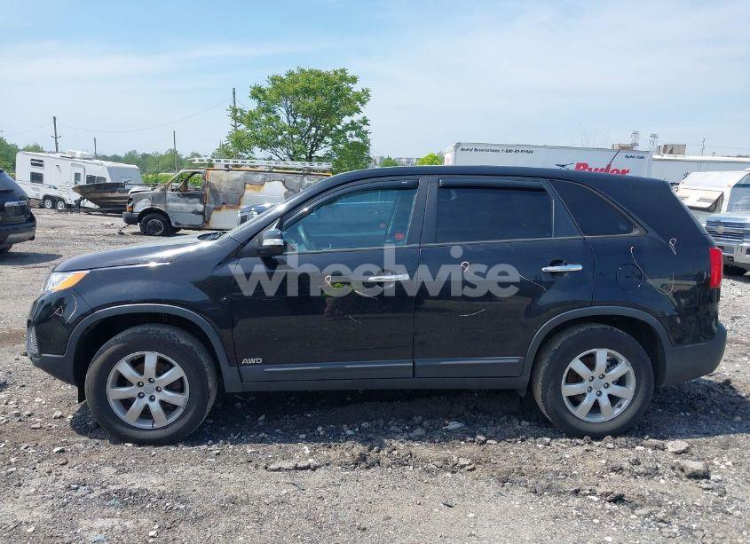Photo 13 of 2012 Kia Sorento LX (VIN 5XYKTCA69CG214519)
