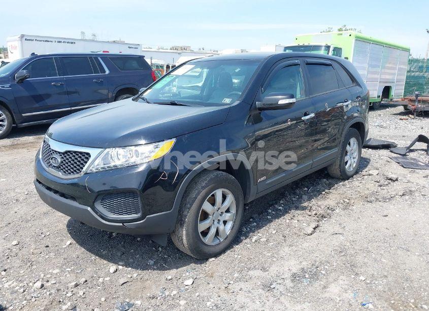 Photo 2 of 2012 Kia Sorento LX (VIN 5XYKTCA69CG214519)