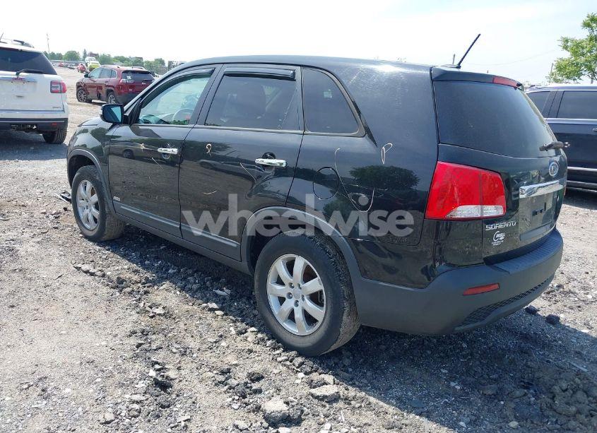 Photo 3 of 2012 Kia Sorento LX (VIN 5XYKTCA69CG214519)