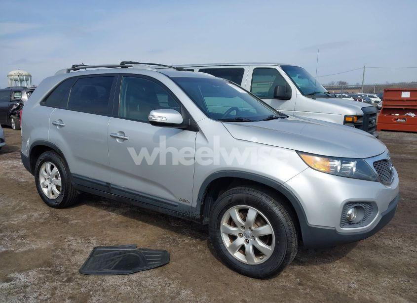 2012 Kia Sorento LX (VIN 5XYKTCA69CG271965) main photo