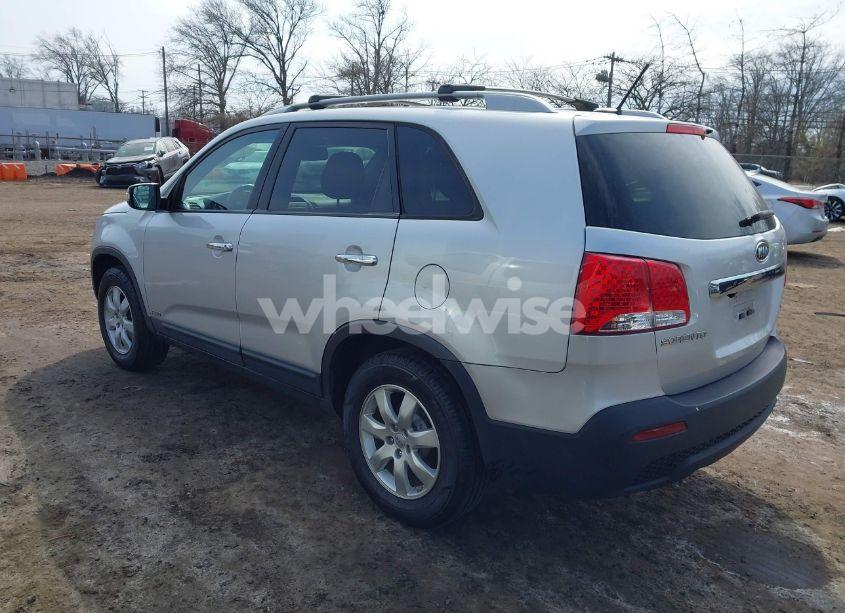 Photo 3 of 2012 Kia Sorento LX (VIN 5XYKTCA69CG271965)