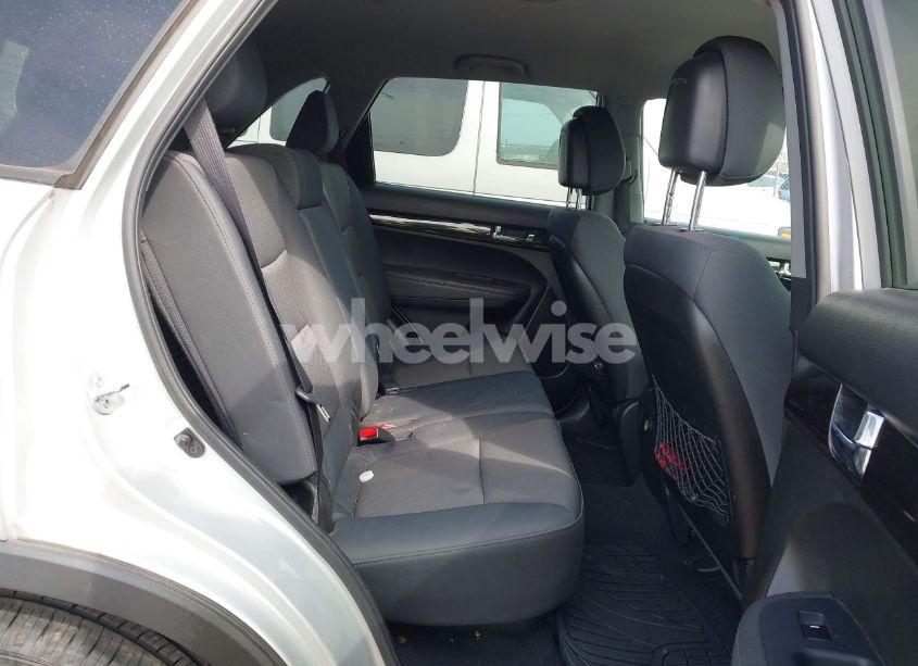 Photo 8 of 2012 Kia Sorento LX (VIN 5XYKTCA69CG271965)
