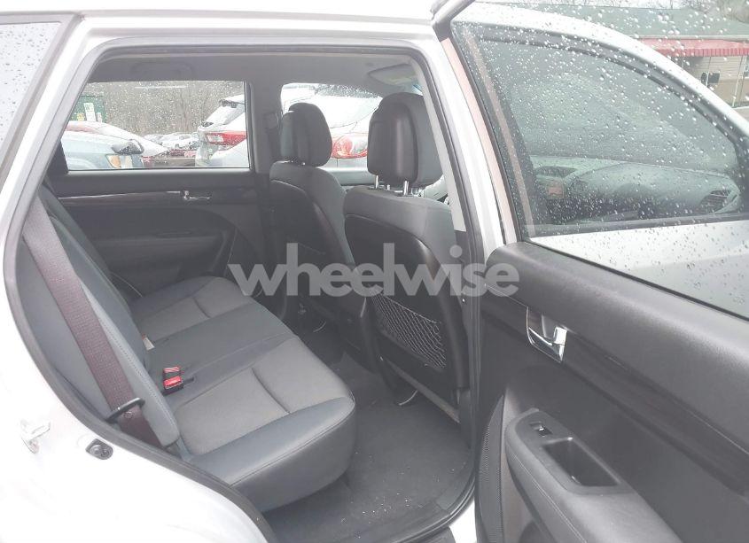 Photo 8 of 2012 Kia Sorento LX (VIN 5XYKTCA69CG289625)