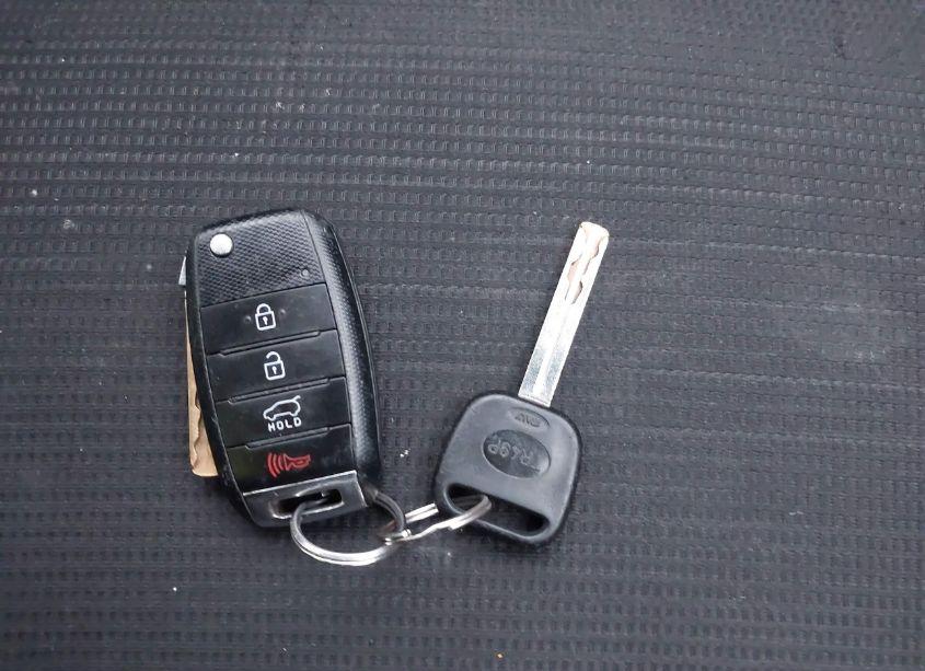 Photo 11 of 2014 Kia Sorento LX (VIN 5XYKTCA69EG438800)