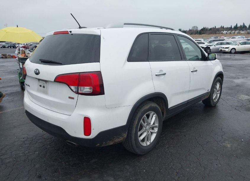 Photo 4 of 2014 Kia Sorento LX (VIN 5XYKTCA69EG438800)