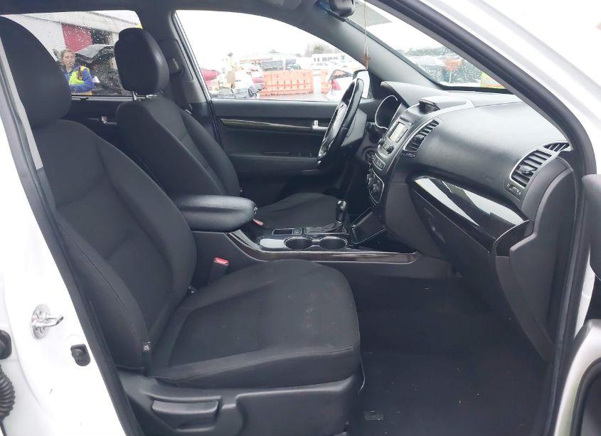 Photo 5 of 2014 Kia Sorento LX (VIN 5XYKTCA69EG438800)